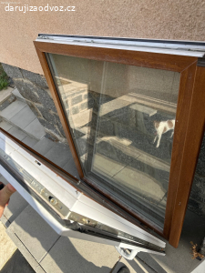 Daruji za odvoz dvoukřídlé okno s parapetem