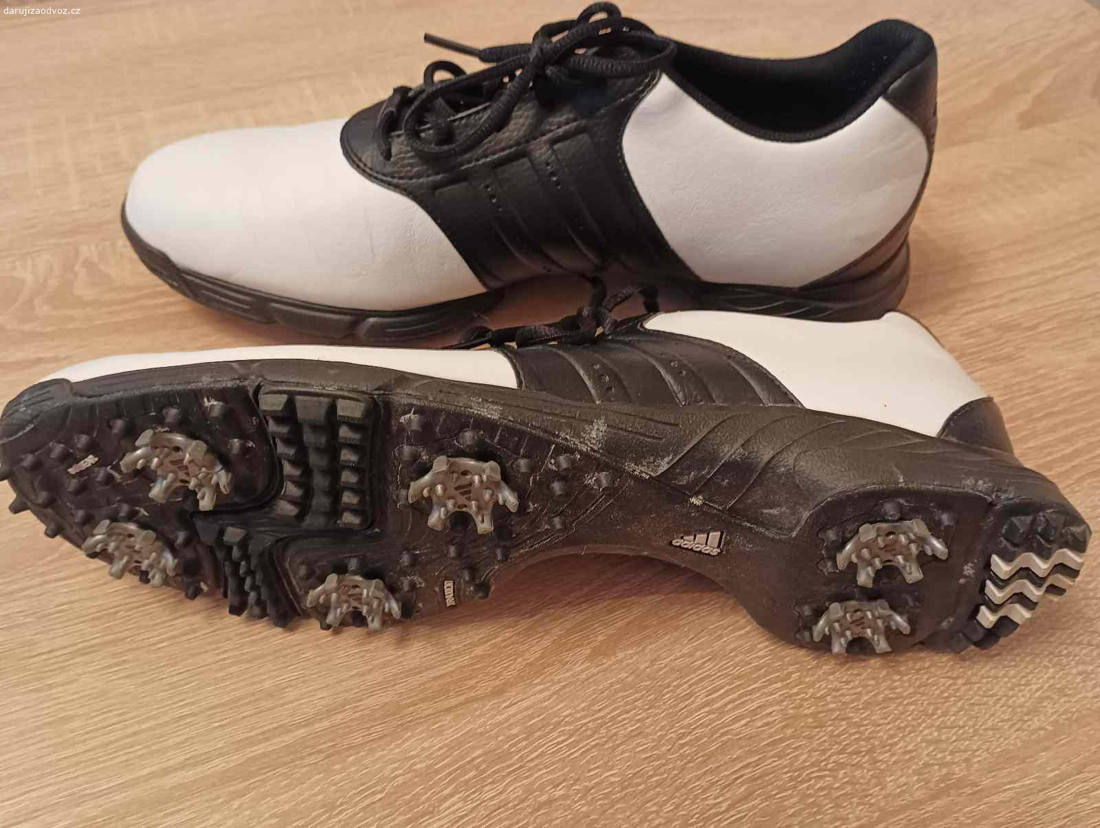 Daruji za odvoz golfové boty ADIDAS. Daruji zdarma aktivnímu golfistovi stylové pánské golfové boty ADIDAS. Velikost bot 45. Bez znatelného poškození. Téměř nepoužívané. V případě zájmu prosím pouze telefonujte - večer max do 20. hodiny. Na SMS a e-maily nereaguji.