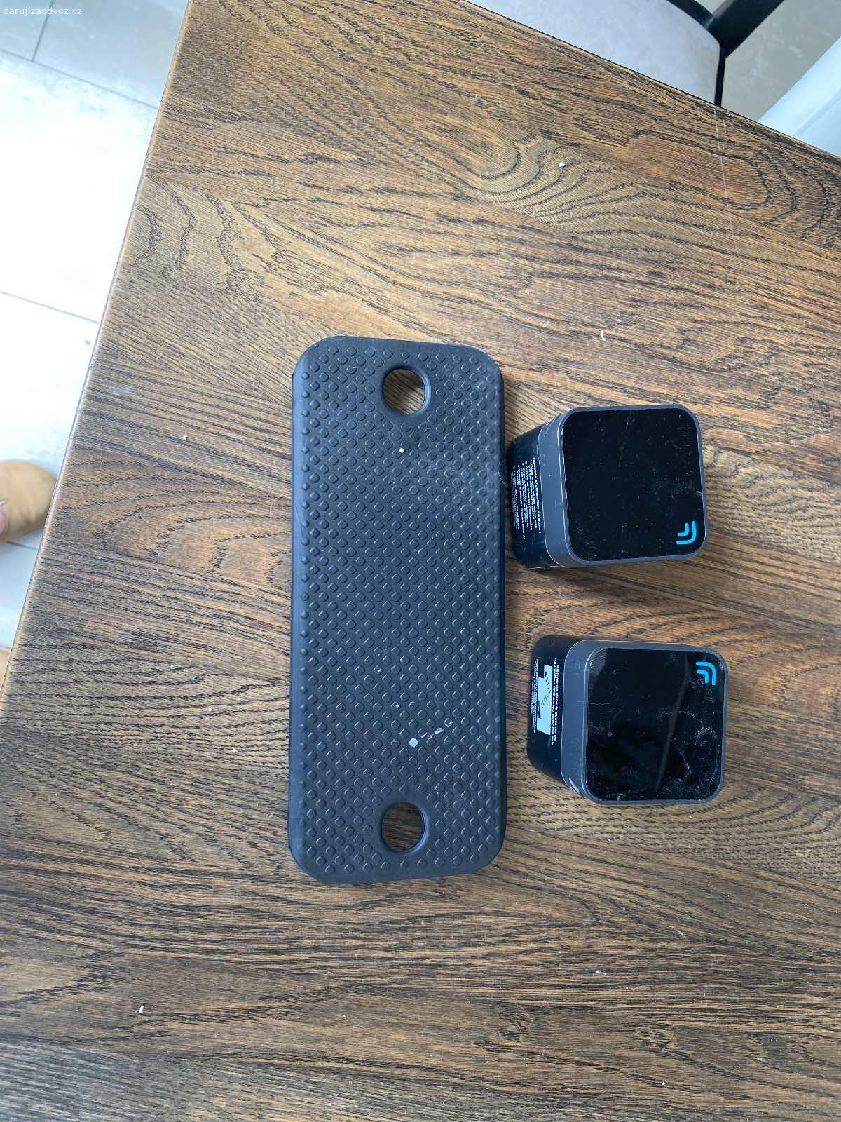 Daruji za odvoz IRObot Braava. Vytiraci robot. Stary 10 let. Funguje, ale spise na rozebrani na soucastky? Nebyl moc pouzivany, protoze nebyl prakticky. Dnesni technologie uz je uplne jinde a tak nez ho vyhodim do elektroodpadu, davam moznost nekomu na nahradni soucastky/ kutilovy?