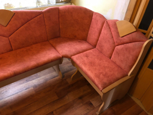 Daruji za odvoz jídelní lavici.