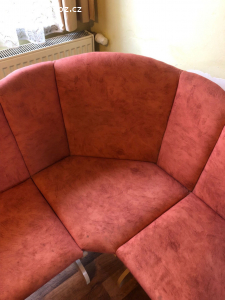 Daruji za odvoz jídelní lavici.