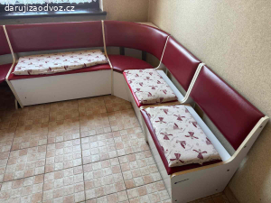 Daruji za odvoz jídelní lavici