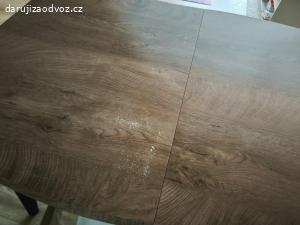 Daruji za odvoz jídelní stůl