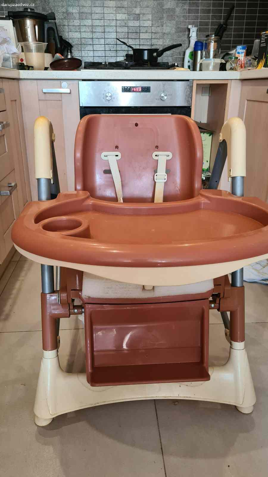 Daruji za odvoz jídelní židličku. Částečně vyšisovaná, chybí polster, výškově nastavitelná.