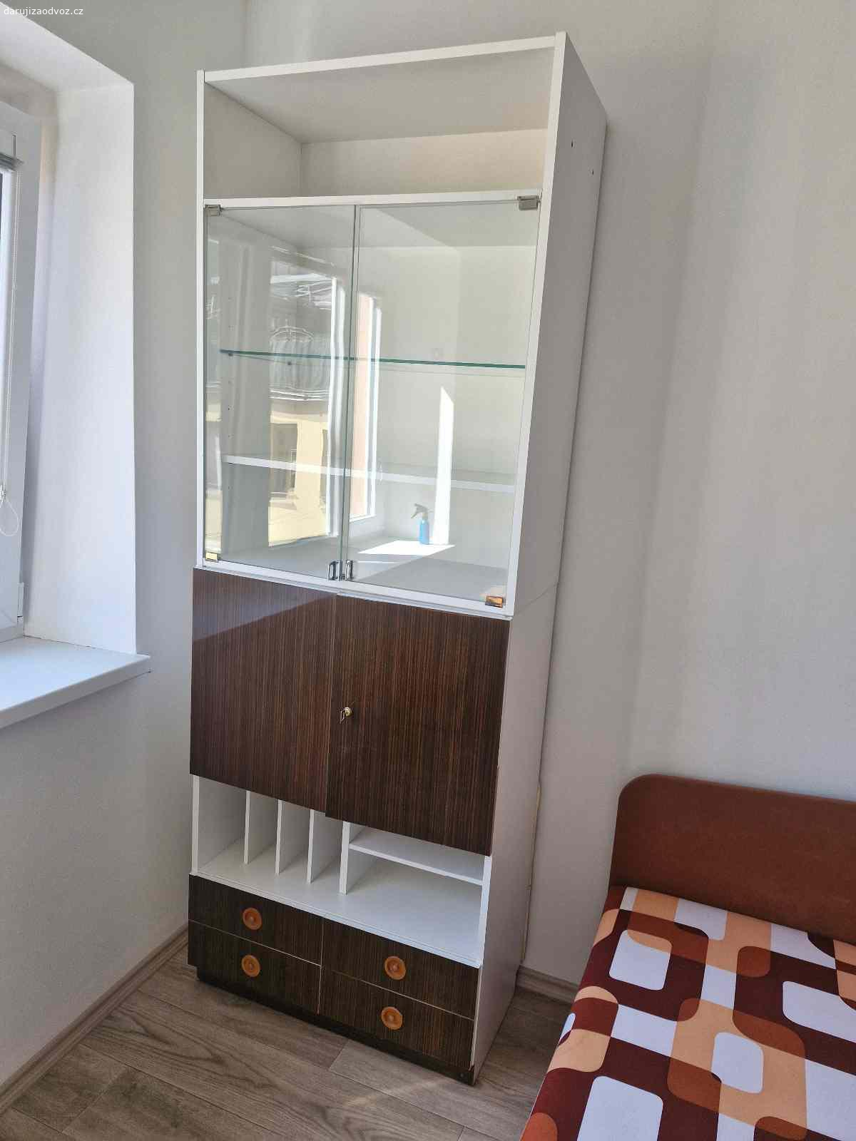 Daruji za odvoz - jihalva centrum. Daruji za odvoz, jedna se o druhe patro, vemte se sebou posilu.