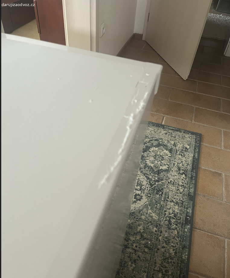 Daruji za odvoz lednici ETA. Lednice ETA jednodveřová chladnička s mrazákem • výška 85 cm • objem chladničky 95 l / mrazničky 14 l • energetická třída D • hlučnost 37 dB • V × Š × H: 85,0 × 55,0 × 58,0 cm. Mám ji cca pulroku.