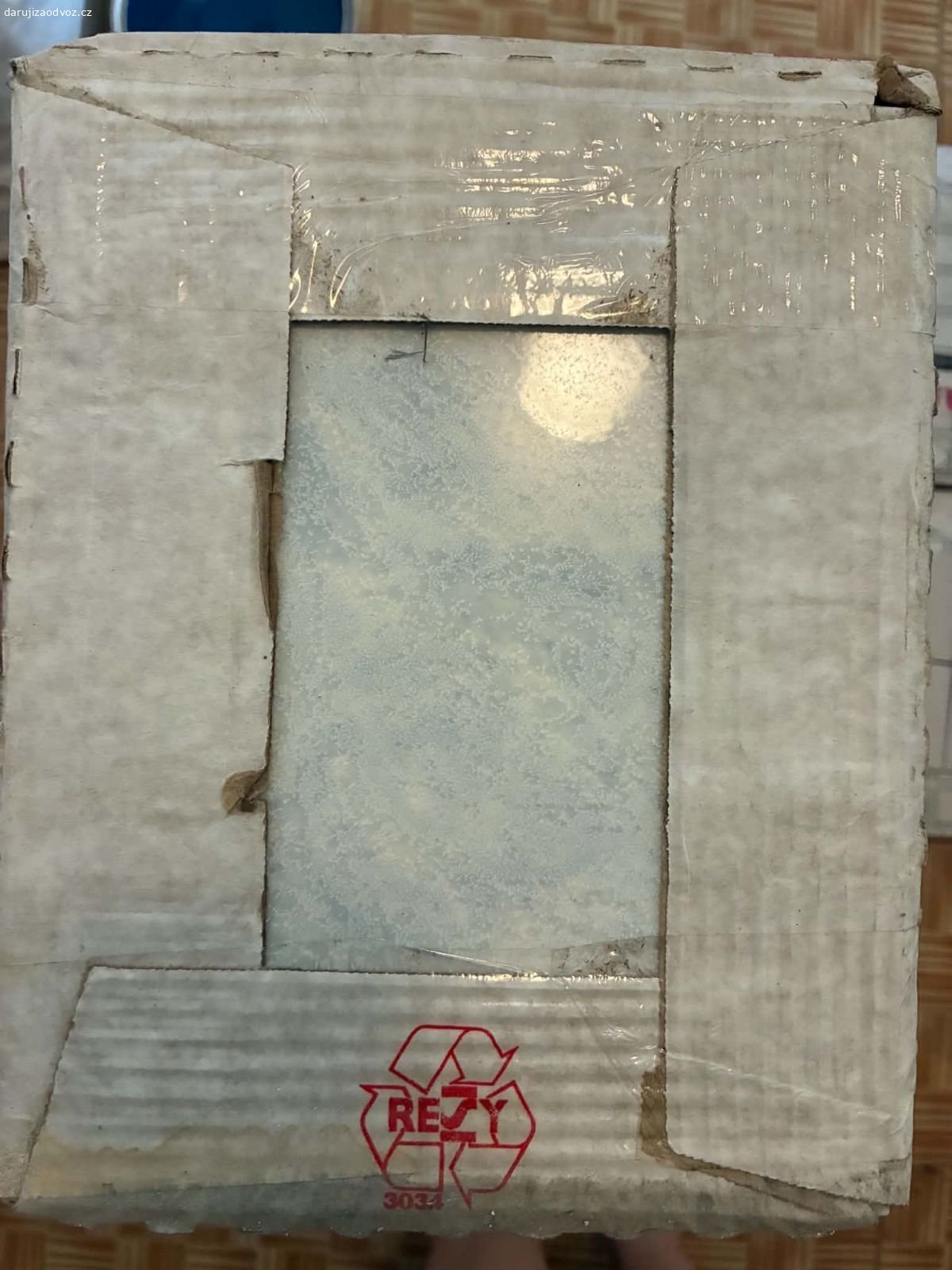 Daruji za odvoz modré obkladačky 250x200. Daruji za odvoz světle modré obkladačky 250x200, necelých 6 m čtverečních. K vyzvednutí v Praze v Dejvicích.