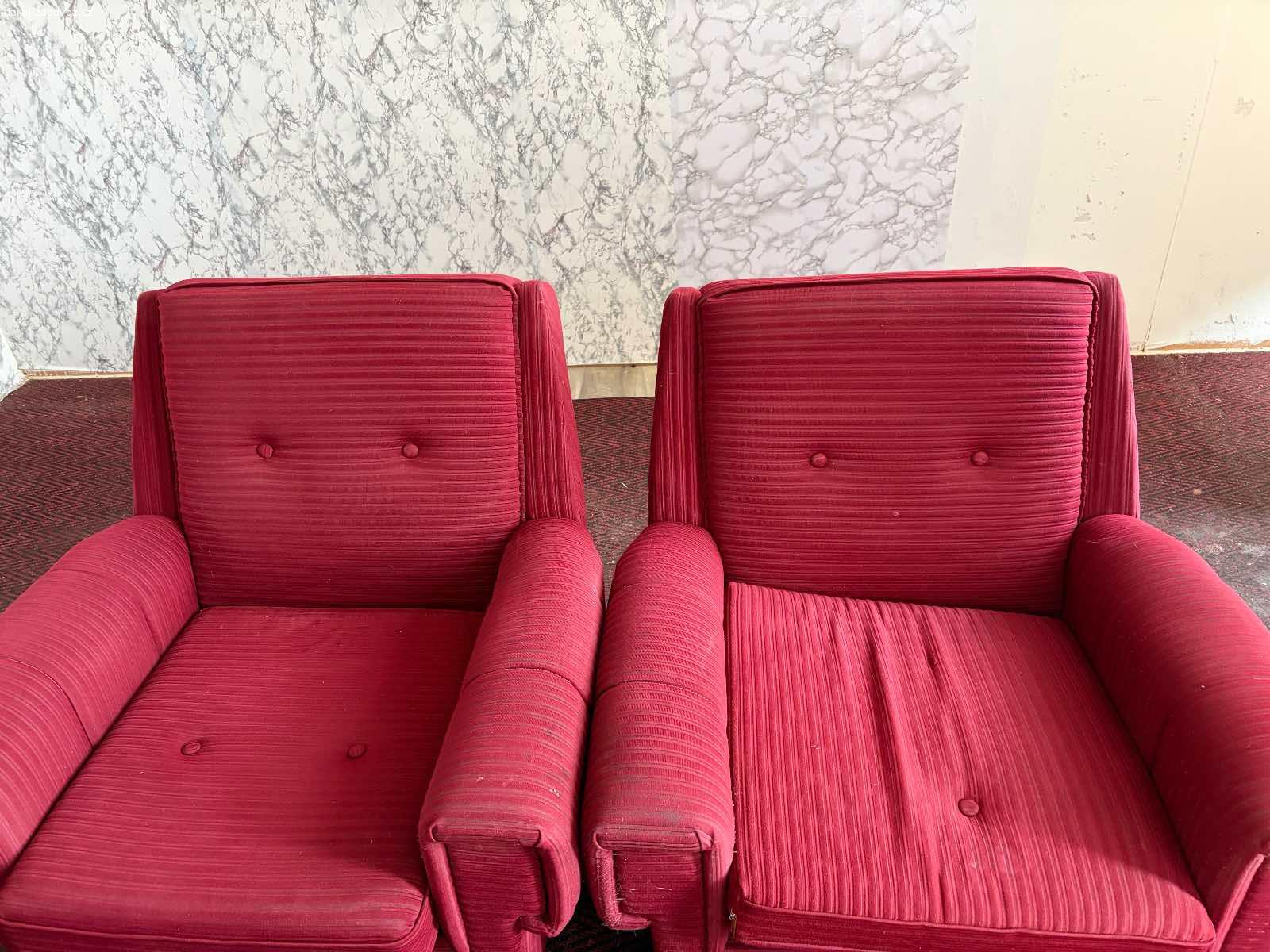 Daruji za odvoz nabytek. Sedací souorava, křesla, tv stolek, stůl a skřínky 
Jen vlastní odvoz, v blízkosti Prahy 6