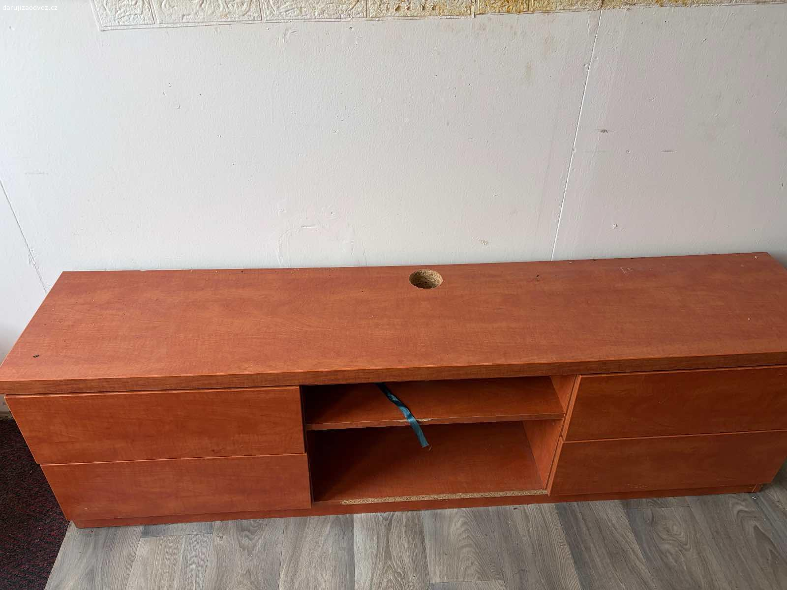 Daruji za odvoz nabytek. Sedací souorava, křesla, tv stolek, stůl a skřínky 
Jen vlastní odvoz, v blízkosti Prahy 6