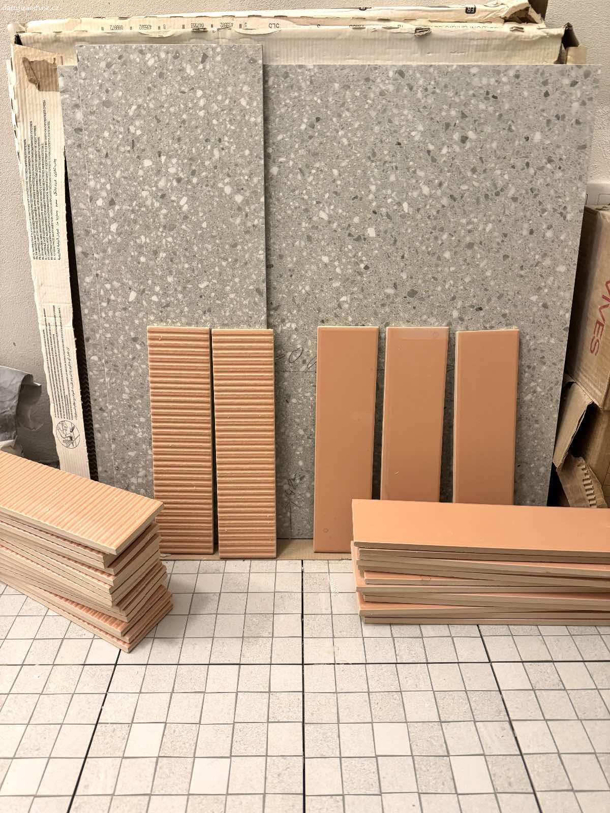 Darují za odvoz obkladačky (lososová). Daruji za odvoz obkladačky:

Metro obklad Van
- formát 7,5 x 30 cm
- 18 ks vroubkovaných a 17 ks hladkých
- plus krabicka ořezu
- stále lze dokoupit