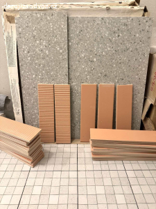 Darují za odvoz obkladačky (lososová)