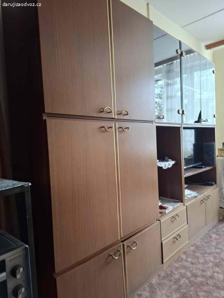 Daruji za odvoz obývákovou stěnu