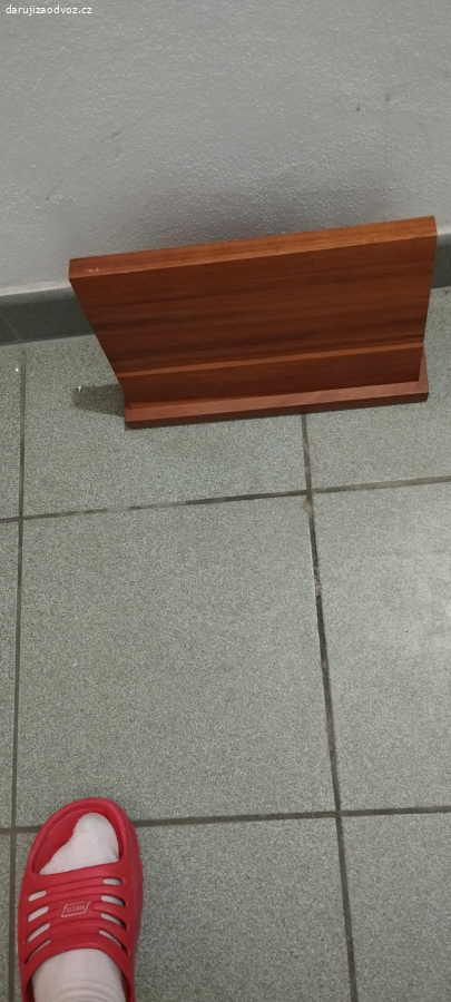 Daruji za odvoz poličku
