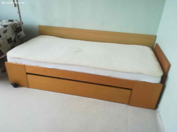 daruji za odvoz postel s matrací  a úložným