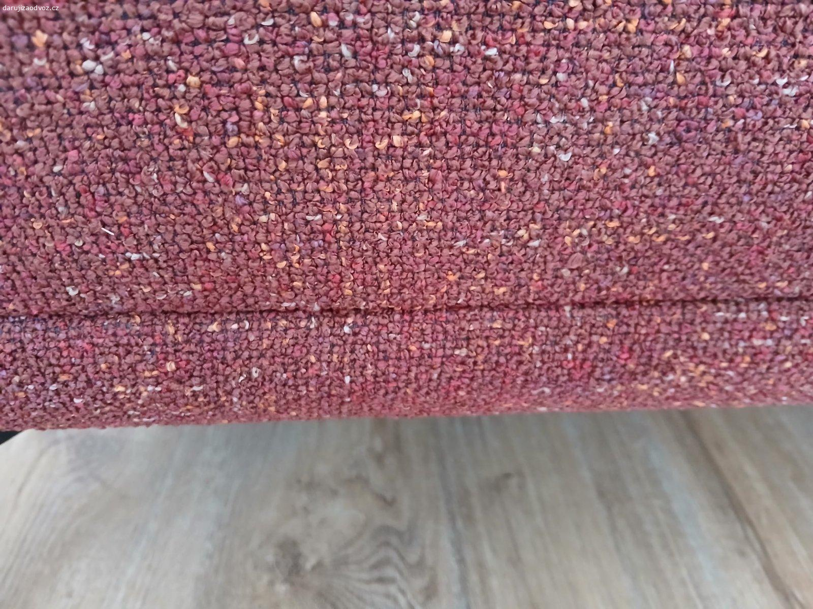 Daruji za odvoz rozkládací pohovku. Rozkládací pohovka, pořízená 07/2025, ještě v záruce. 
Šírka 234 cm, hloubka 105 cm. 
Spěchá.