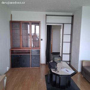 Daruji za odvoz skříň, konferenční stolek