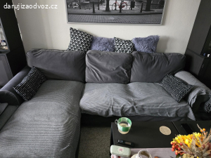 daruji za odvoz tři místný gauč