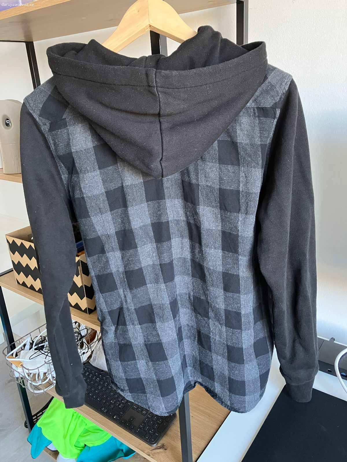 Daruji košili. Urban Classics Klasický střih Košile,
 Černá, panská 
Velikost M 
—- Pokud byste o něco měli zájem, kontaktujte mě na telefonním čísle ve dnech PO, ÚT, SO, NE