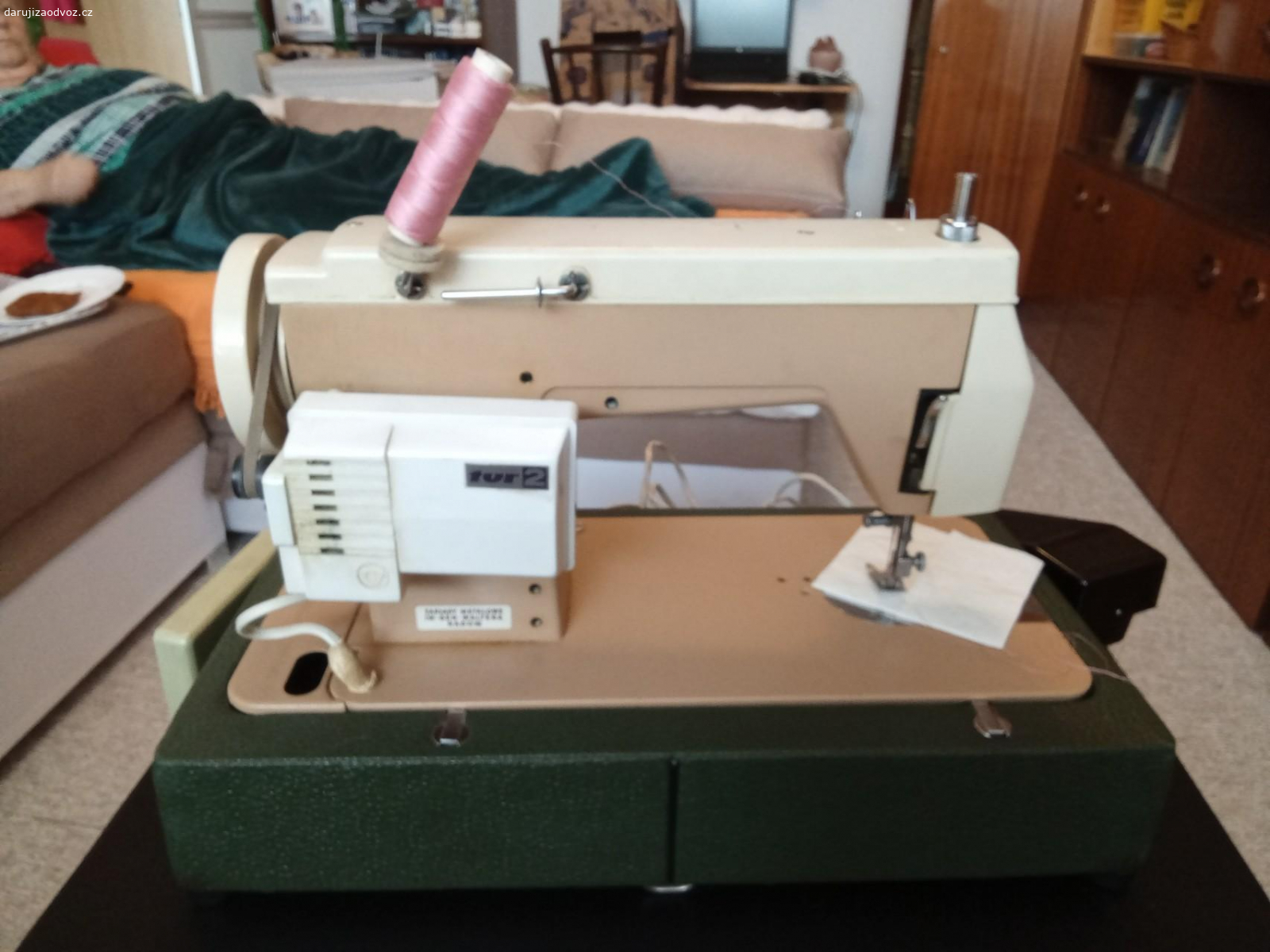 Daruji za odvoz. Za odvoz El.šicí stroj LUCZNIK na N.D. plně funkční r.v. 1970 Frýdek-Místek,spěchá kvůli místa