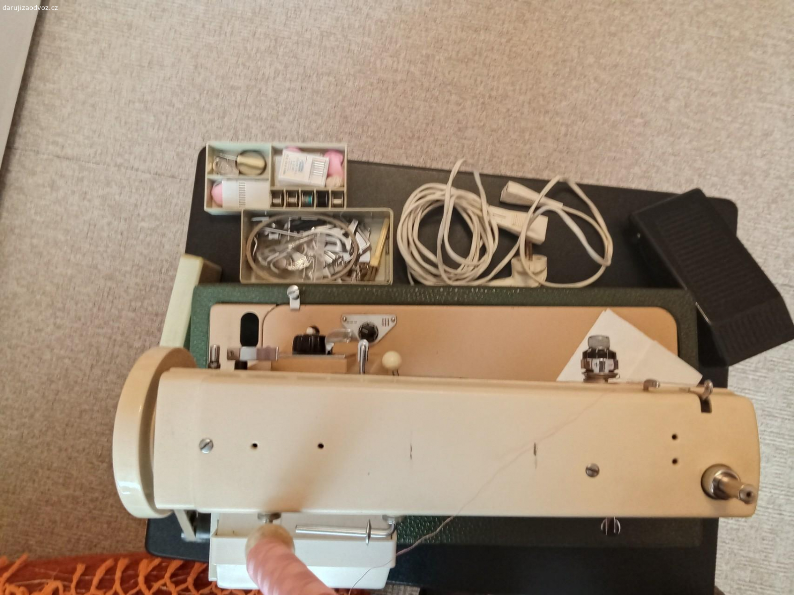 Daruji za odvoz. Za odvoz El.šicí stroj LUCZNIK na N.D. plně funkční r.v. 1970 Frýdek-Místek,spěchá kvůli místa