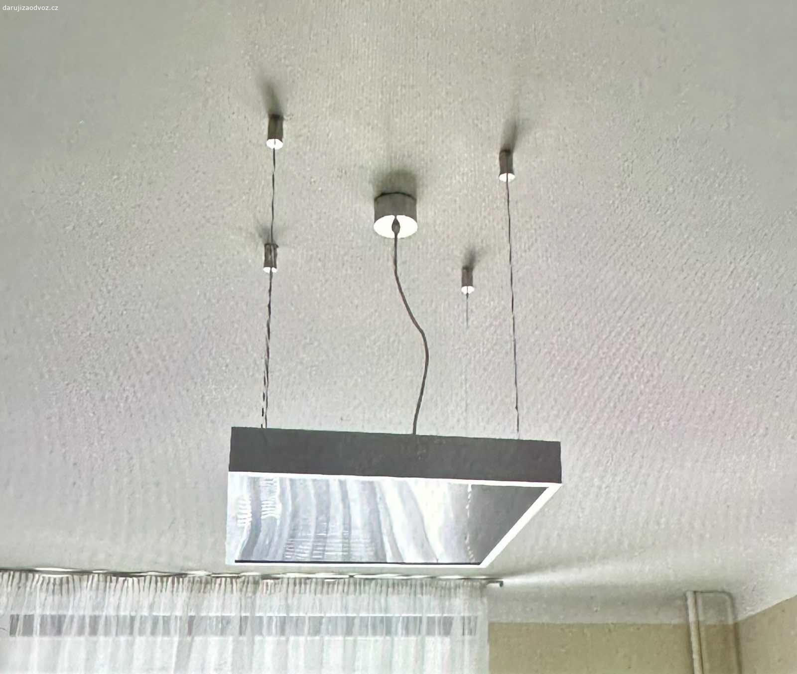 Daruji za odvoz. Stropni svitidla ctvercova 40x40cm 3x,55x55č1x