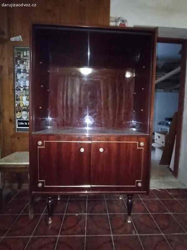 daruji za odvoz. Daruji za odvoz nábytek, jev dobrém stavu, spěchá!!!