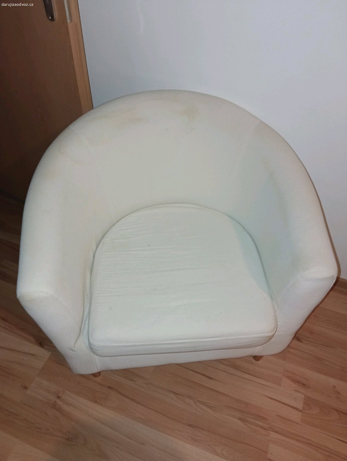 daruji za odvoz. daruji křeslo a komodu
