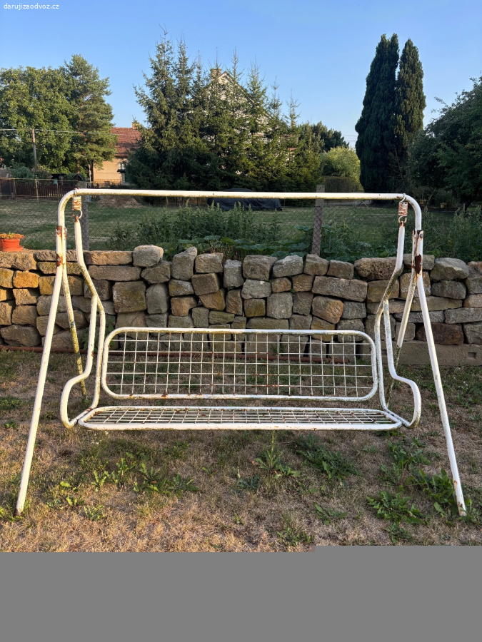Daruji zahradní houpačku