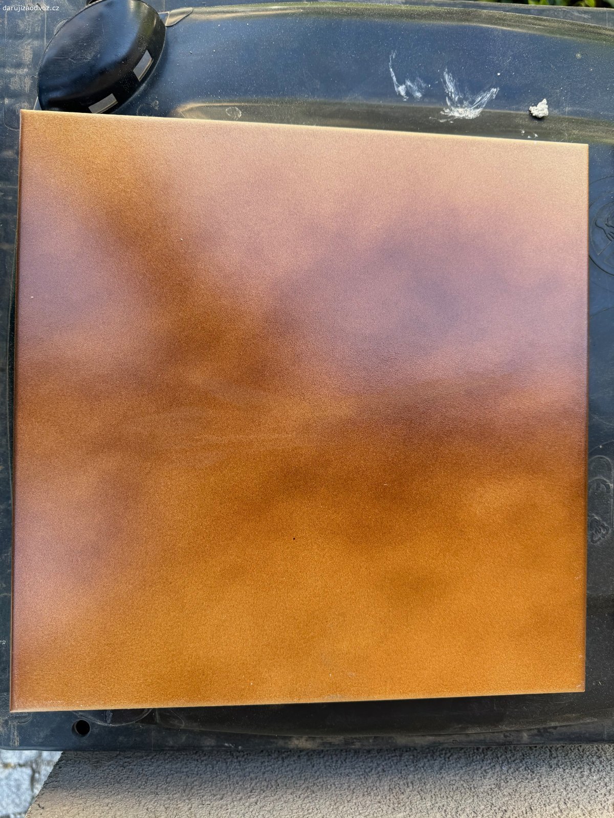 Daruji zbytky  obkladů a dlažeb. Daruji za odvoz  zbytky obkladů a dlažeb  - viz fotografie

1 )  dlažba  30x15 x 0,7 cm   - 6 ks 
2 )  dlažba  30 x30 x 0,9  cm   mrazuvzdorná  16 ks 
3 ) obklad 15 x 15 cm  189  ks 
4 ) dlažba 20x20 cm  20 ks 
5 ) obklad 15 x 15 cm  Erika 51 ks 
6)  obklad 15 x 20 cm   9 ks + 1 ks se vzorem