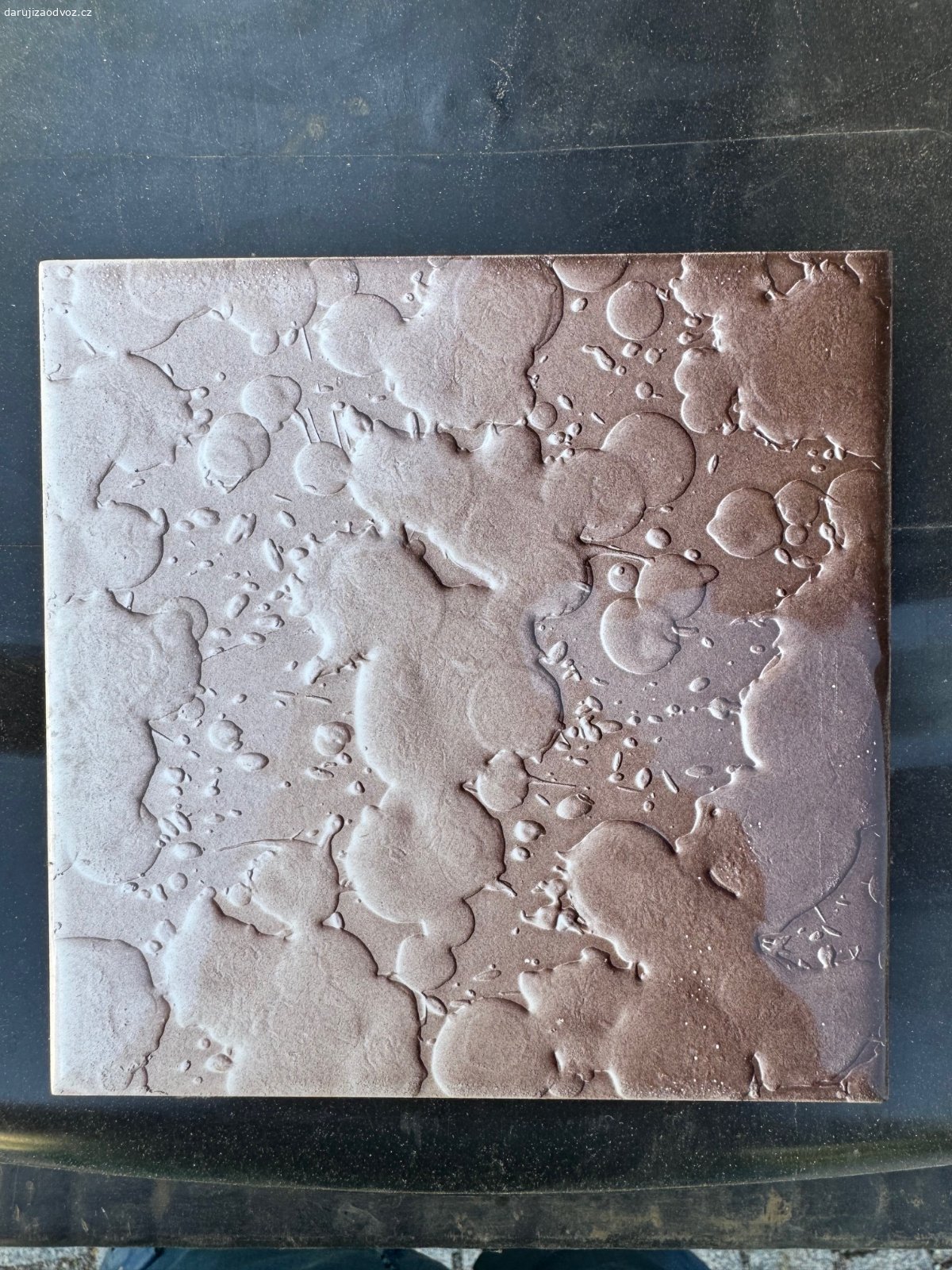 Daruji zbytky  obkladů a dlažeb. Daruji za odvoz  zbytky obkladů a dlažeb  - viz fotografie

1 )  dlažba  30x15 x 0,7 cm   - 6 ks 
2 )  dlažba  30 x30 x 0,9  cm   mrazuvzdorná  16 ks 
3 ) obklad 15 x 15 cm  189  ks 
4 ) dlažba 20x20 cm  20 ks 
5 ) obklad 15 x 15 cm  Erika 51 ks 
6)  obklad 15 x 20 cm   9 ks + 1 ks se vzorem