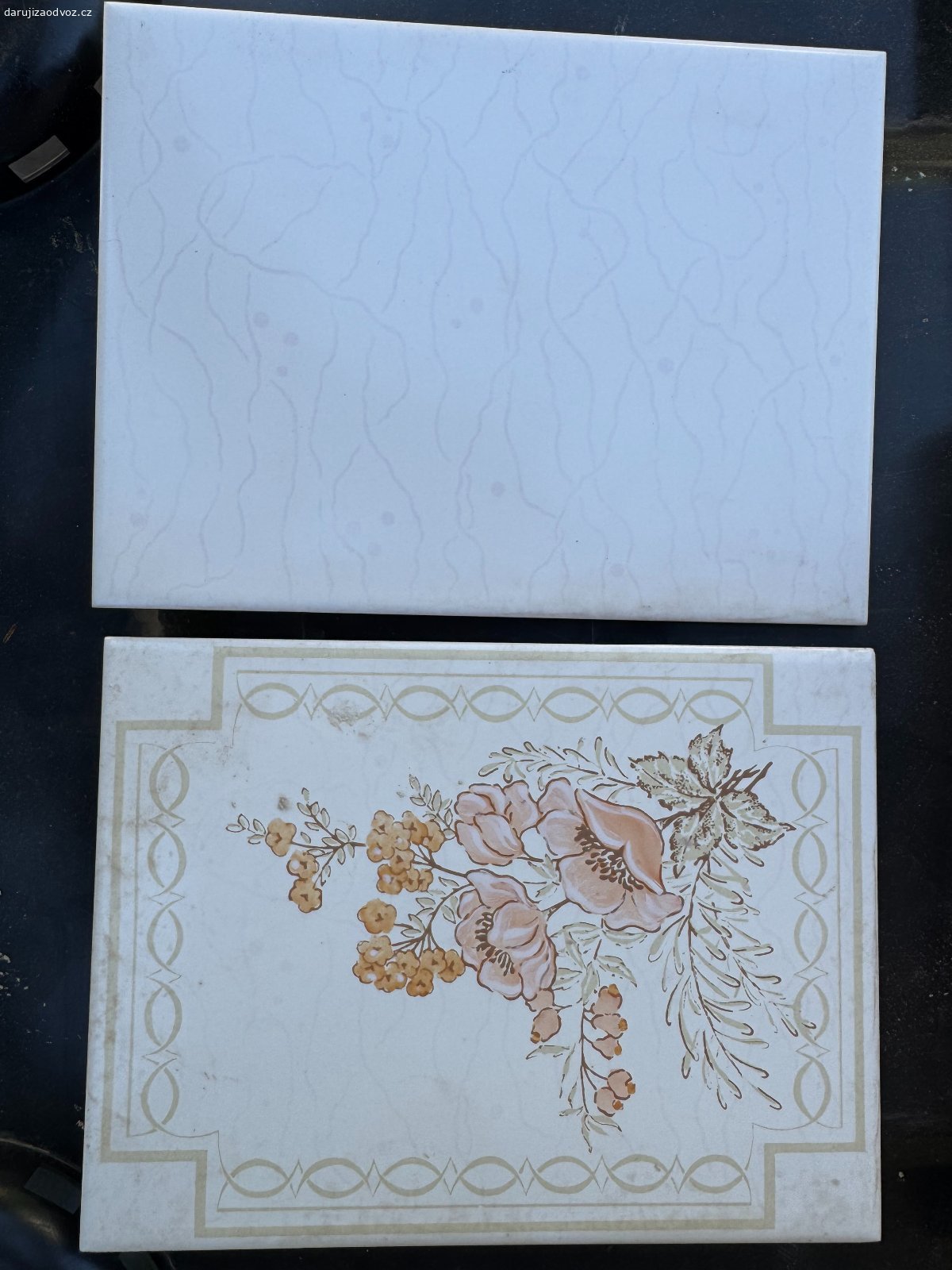Daruji zbytky  obkladů a dlažeb. Daruji za odvoz  zbytky obkladů a dlažeb  - viz fotografie

1 )  dlažba  30x15 x 0,7 cm   - 6 ks 
2 )  dlažba  30 x30 x 0,9  cm   mrazuvzdorná  16 ks 
3 ) obklad 15 x 15 cm  189  ks 
4 ) dlažba 20x20 cm  20 ks 
5 ) obklad 15 x 15 cm  Erika 51 ks 
6)  obklad 15 x 20 cm   9 ks + 1 ks se vzorem