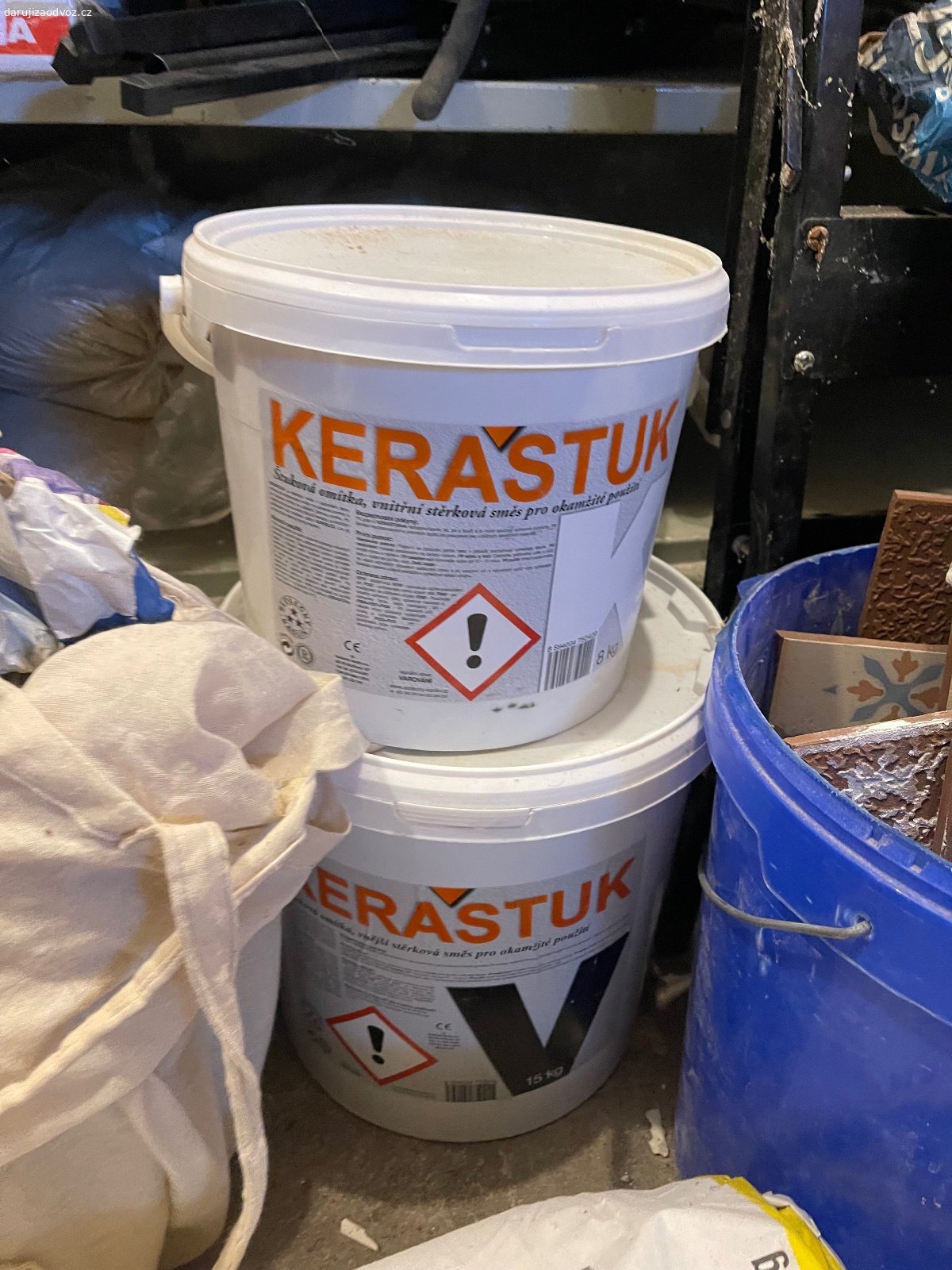 Daruji zbytky stavebních materiálů. Různé pytle viz foto. Keraštuk velký je téměř plný.
Daruji pouze jako celek