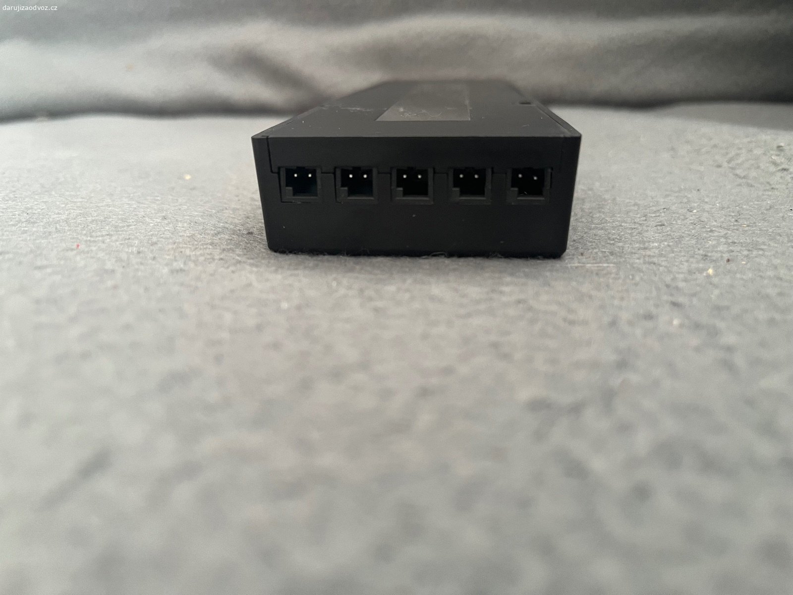 Daruji zdroj 230 V na 12 V. Daruji za odvoz zdroj 230 V na 12 V, více informací viz foto.