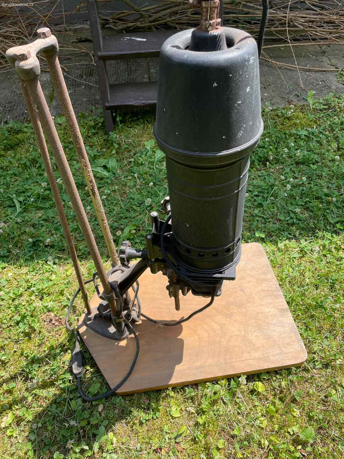 Daruji zvětšovák Magnifax. Právě sneseno z půdy.. Daruji zvětšovák viz foto