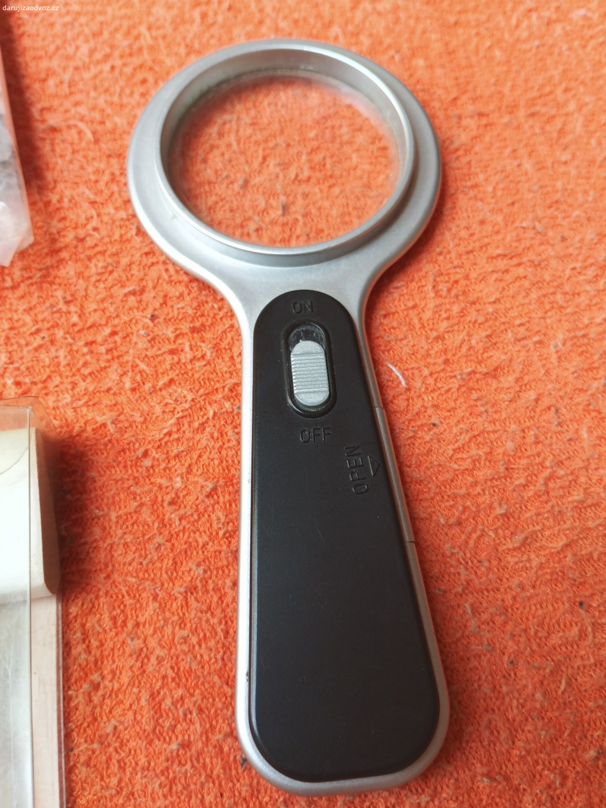 Daruji. Daruji tyto věci, nepotřebuji