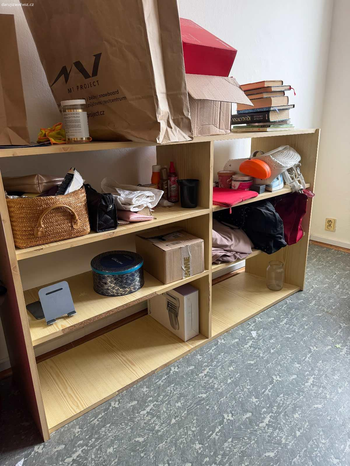 Daruji. Postel s úložným prostorem a skrin