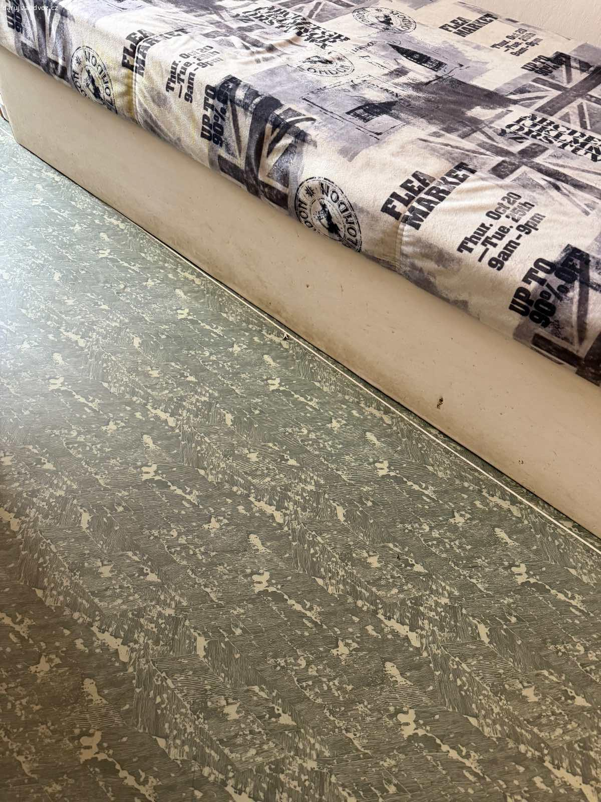 Daruji. Postel s úložným prostorem a skrin