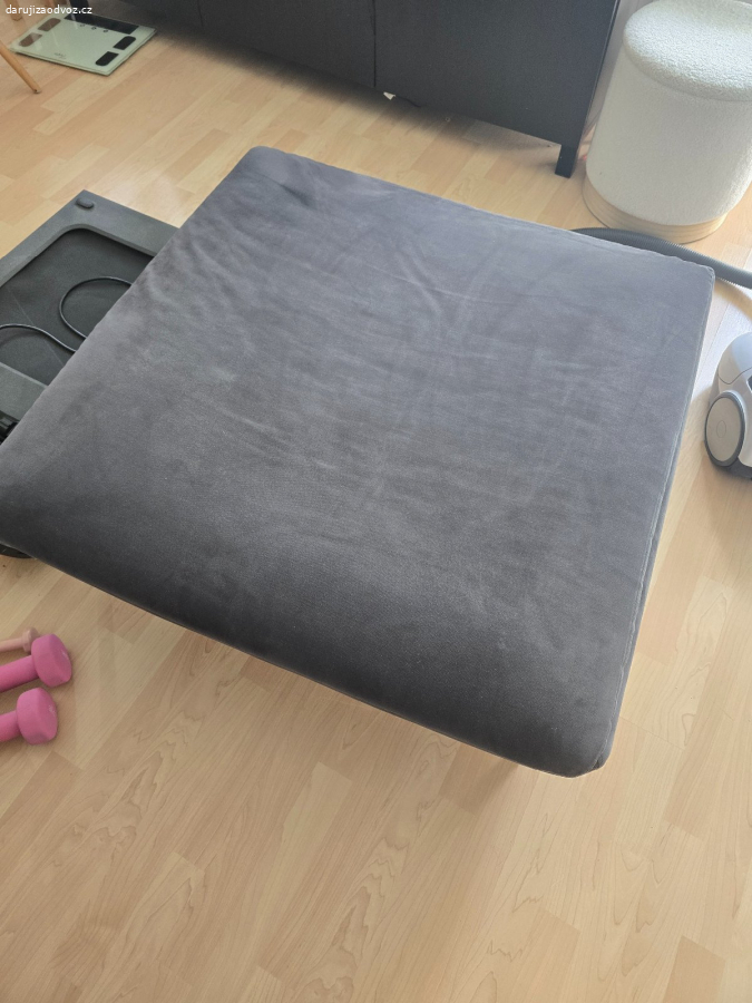 Daruju sedacku a tv skrinku