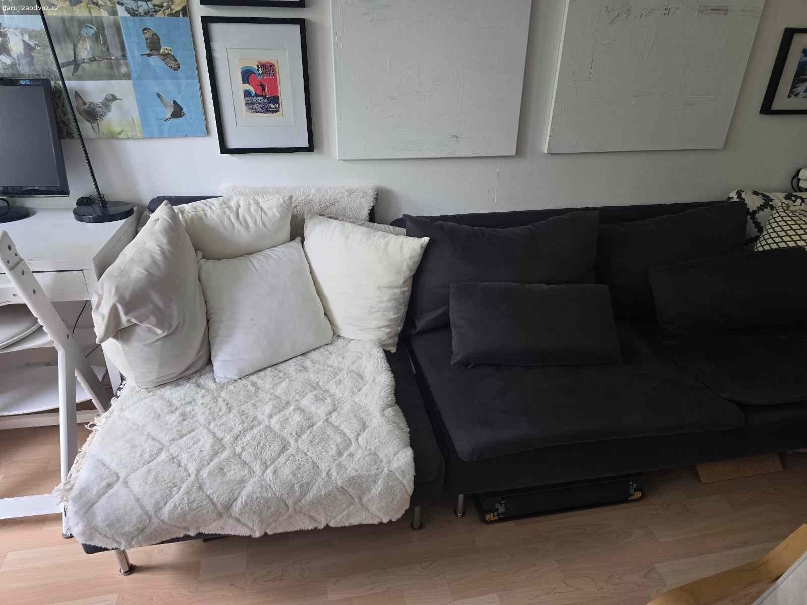 Daruju sedacku. Ikea SÖDERHAMN
3místná pohovka plus volny dil_ taburet