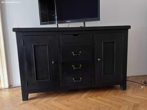 Darujú za odvoz komodu