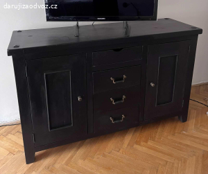 Darujú za odvoz komodu