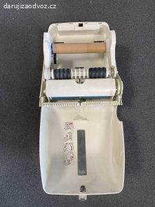 Dávkovač na papírové utěrky Tork