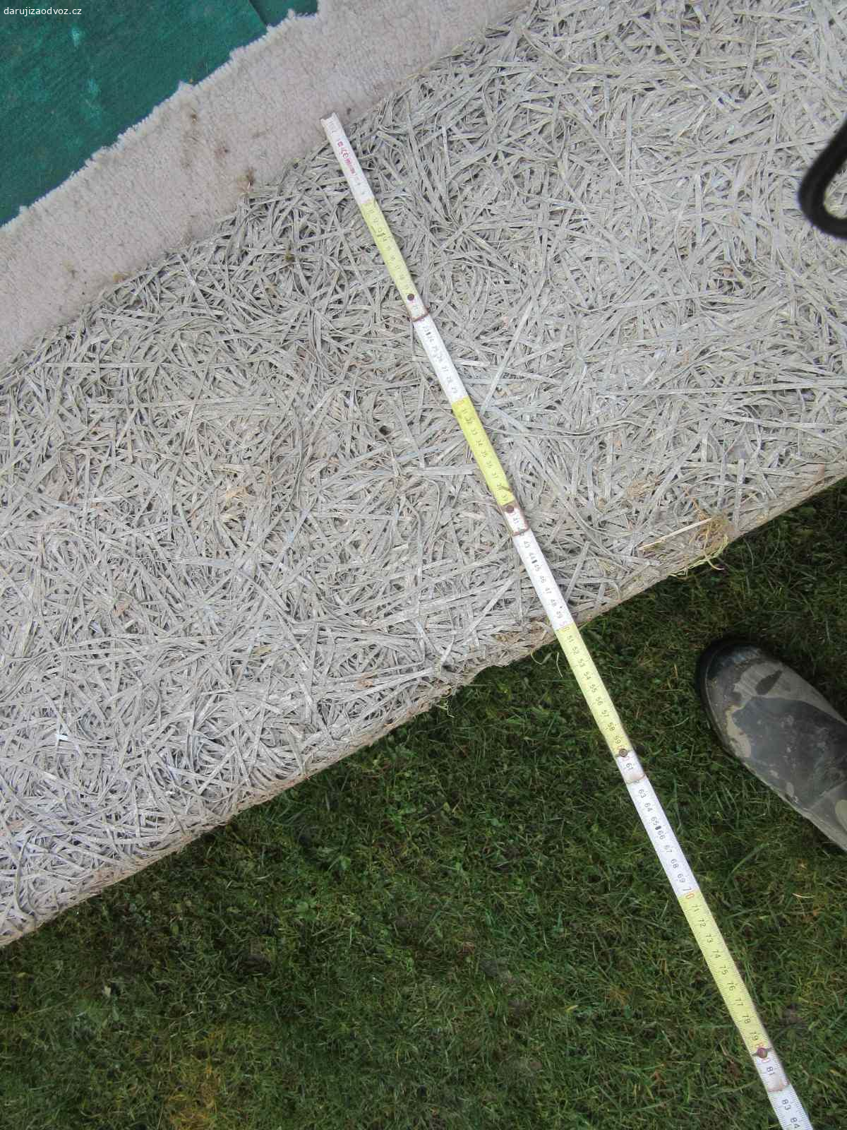 Desky na příčku. Desky na příčku lepené hobliny namočené v betonu 
délka 198 :cm. šiška. 48:cm. 12:ks.