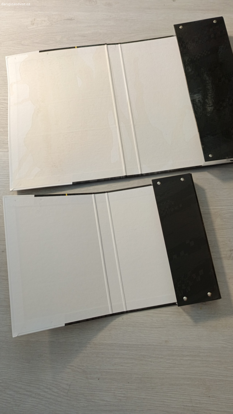 Desky na sešity A4 A5. NEPOSÍLÁM nepoužité, nicméně velké se mi podařilo před focením polít kávou ?