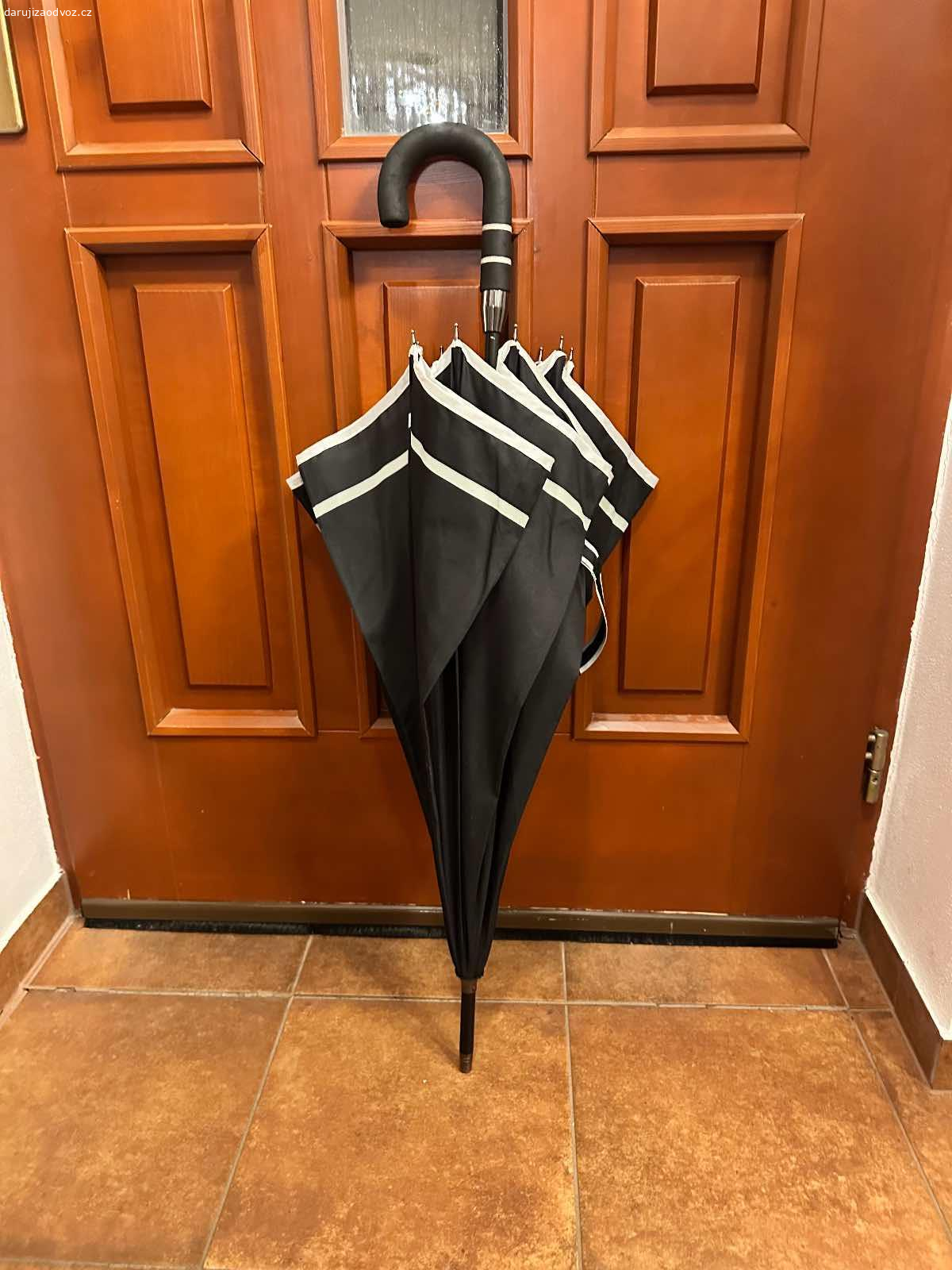 Deštník Komerční banka. Osobni odber Mesice u Prahy (kousek za Letnanama).