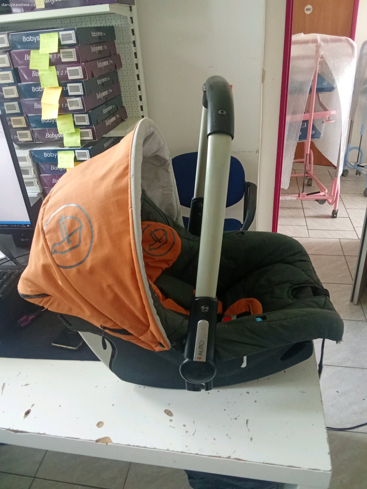Dětská autosedačka vajíčko 0-13 kg. Daruji dětskou autosedačku vajíčko 0-13 kg. Stav viz. foto