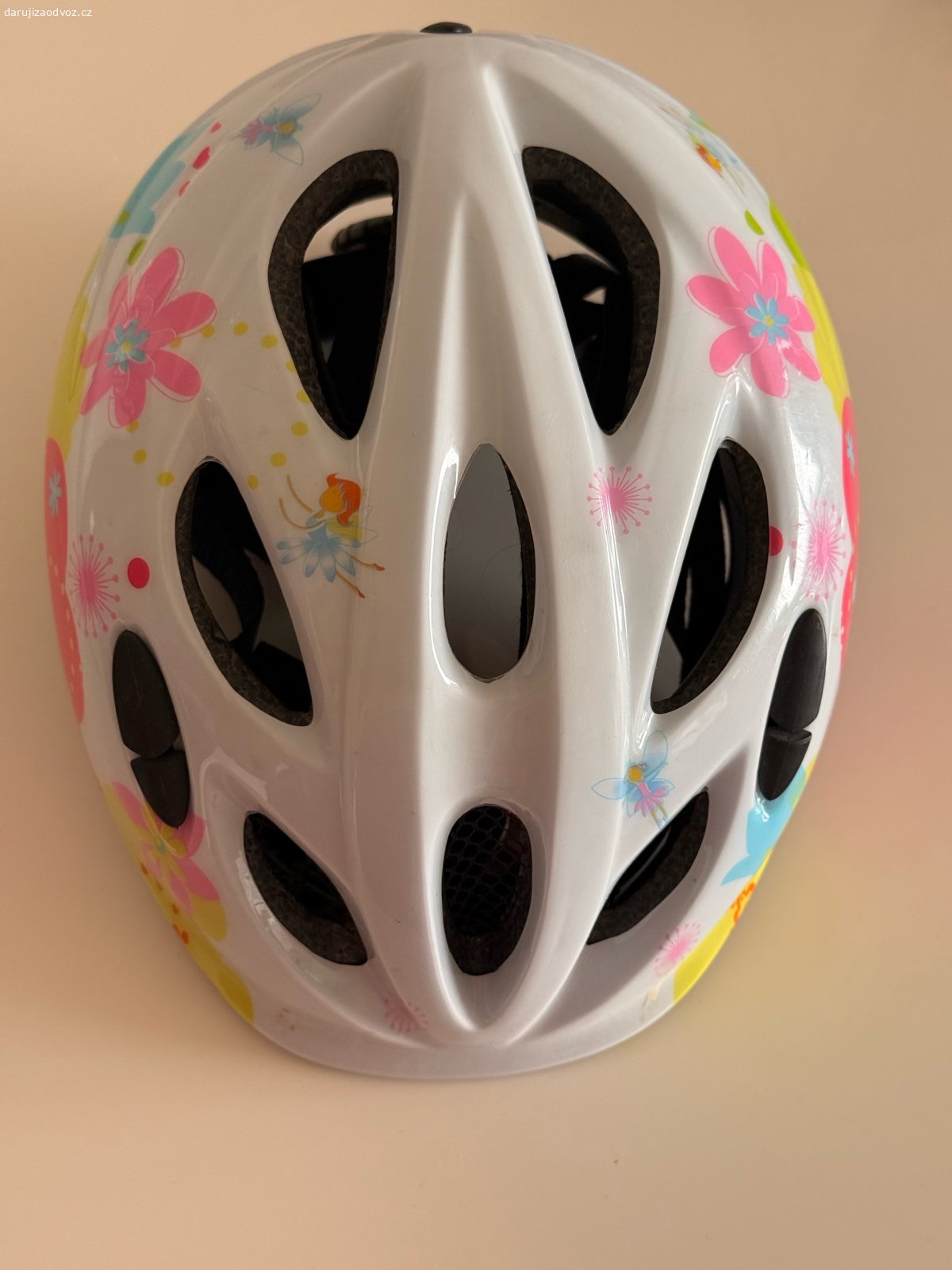 Dětska cykl. helma X-Fact Fairy. Daruji za odvoz dětskou cyklistickou helmu X-Fact Fairy.

* Velikost XS (45–50 cm)
* Rok výroby 2017
* Nastavitelné kolečko pro obvod hlavy
* Běžné známky používání, jinak zachovalá a plně funkční
* Součástí je i originální krabice

Pouze osobní odběr. Kdo si přijede dříve, tomu ji ráda přenechám. ??