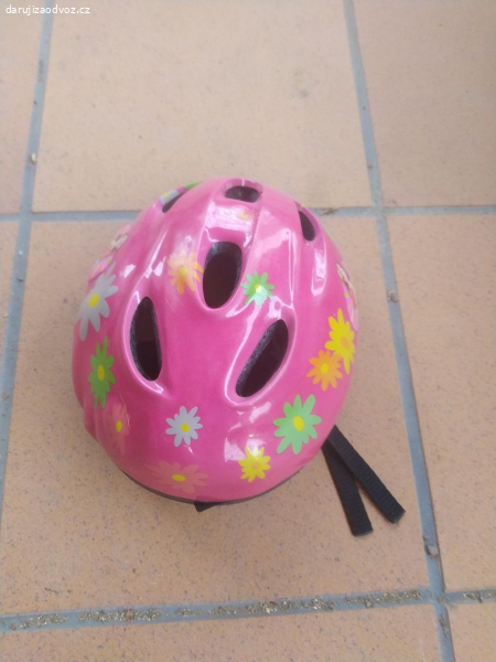 dětská helma na kolo. zachovalá