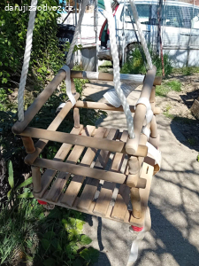 Dětská houpačka dřevěná