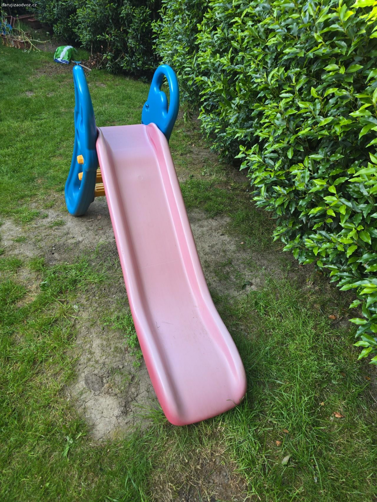 dětská klouzacka. daruji dětskou klouzacku - viz foto.